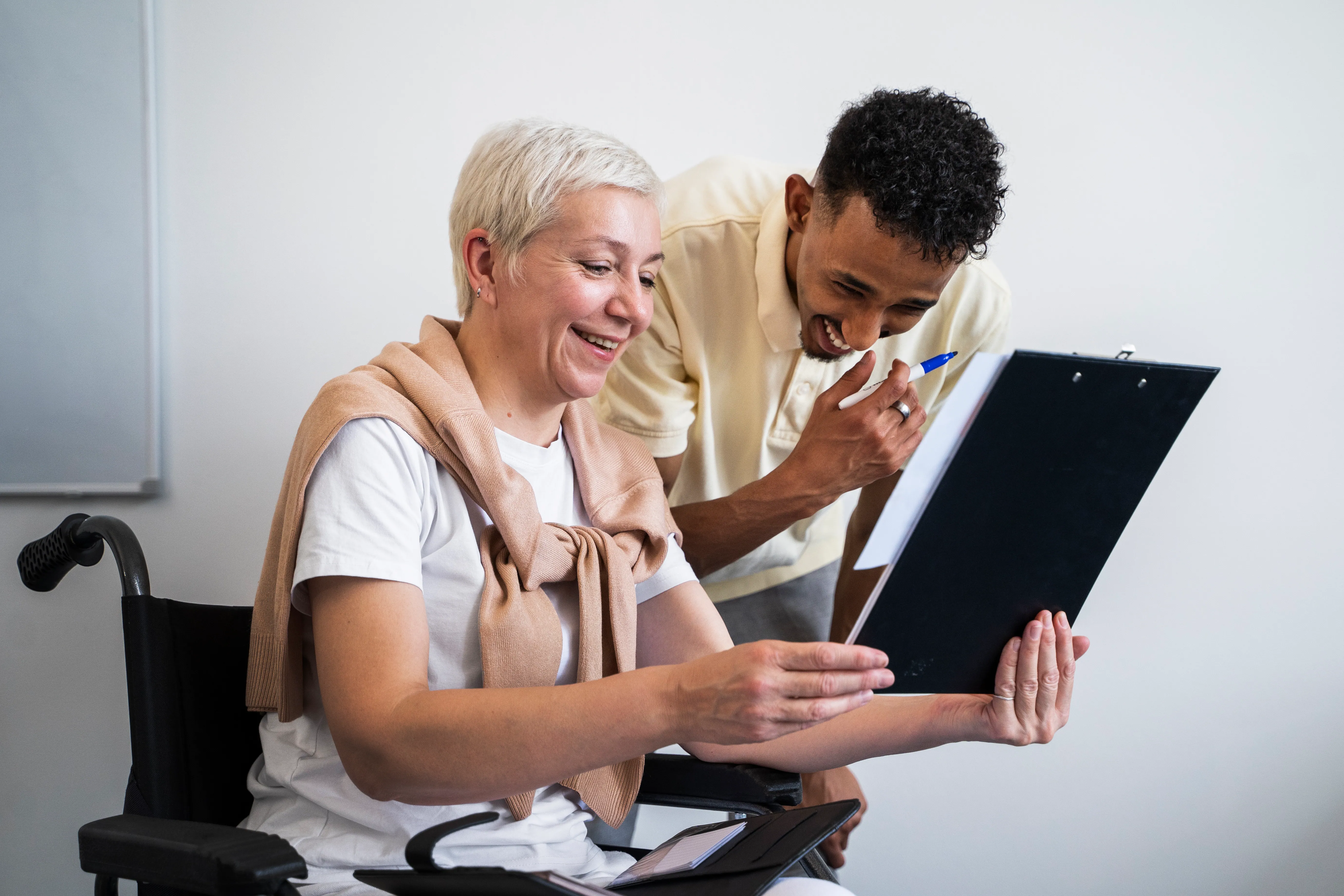 Woman in wheelchair using HealthRunCare with family support